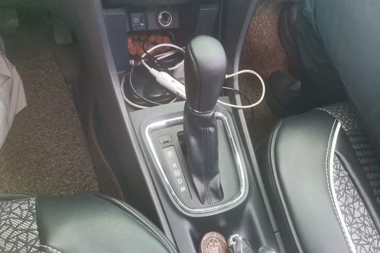 Used Suzuki Alivio 2015 1.6L Automatic Luxury Model Gear Lever