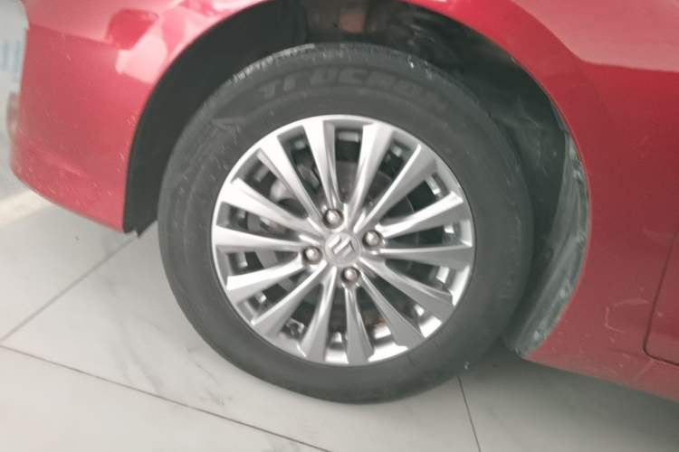 Used Suzuki Alivio 2015 1.6L Manual Comfort Model Left Front Wheel Hub