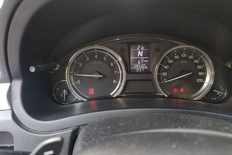 Used Suzuki Alivio 2015 1.6L Automatic Comfort Model Odometer Close Up