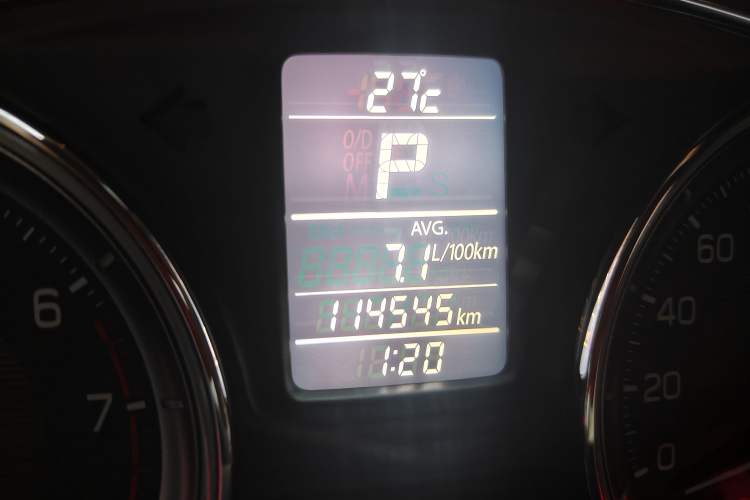 Used Suzuki Alivio 2015 1.6L Automatic Enjoyment Model Odometer Close Up