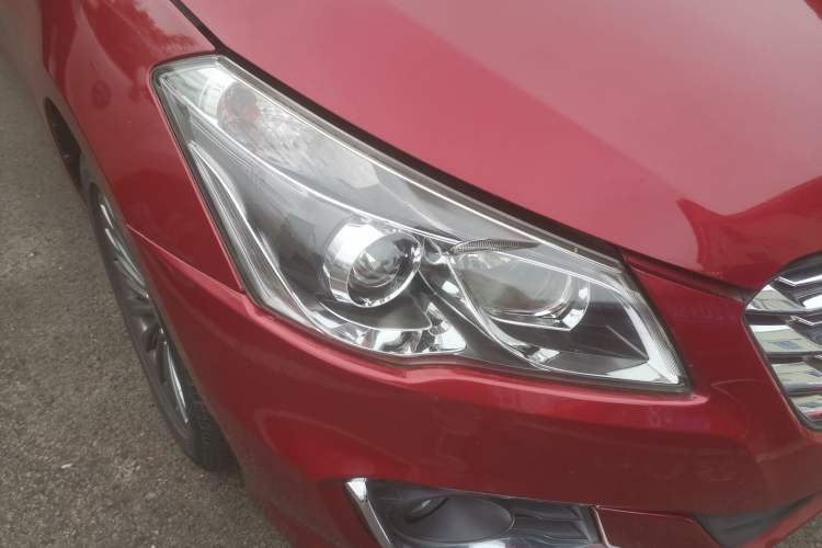 Used Suzuki Alivio 2015 1.6L Automatic Luxury Model Right Front Headlight
