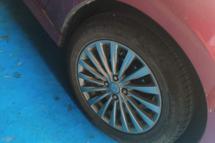 Used Suzuki Alivio 2015 1.6L Automatic Luxury Model Right Front Wheel Hub