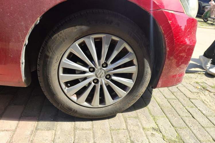 Used Suzuki Alivio 2015 1.6L Manual Comfort Model Right Front Wheel Hub