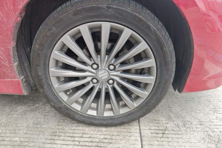 Used Suzuki Alivio 2015 1.6L Automatic Luxury Model Right Front Wheel Hub