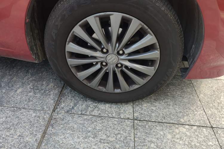 Used Suzuki Alivio 2015 1.6L Automatic Comfort Model Right Front Wheel Hub