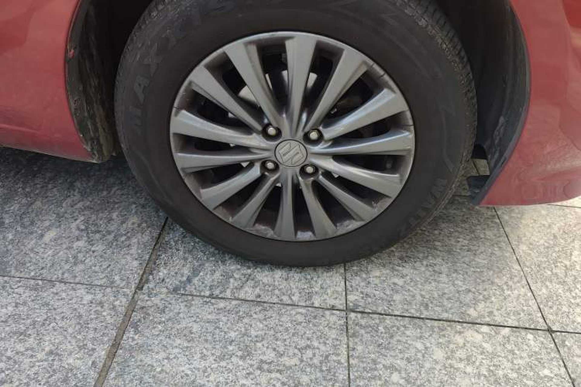 Used Suzuki Alivio 2015 1.6L Automatic Comfort Model Right Front Wheel Hub