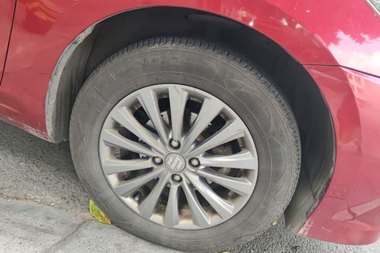 Used Suzuki Alivio 2015 1.6L Manual Comfort Model Right Front Wheel Hub