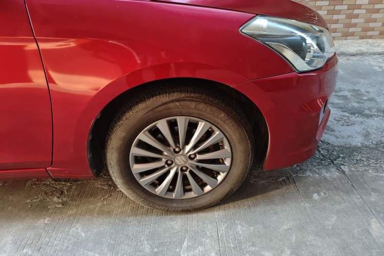 Used Suzuki Alivio 2015 1.6L Manual Comfort Model Right Front Wheel Hub
