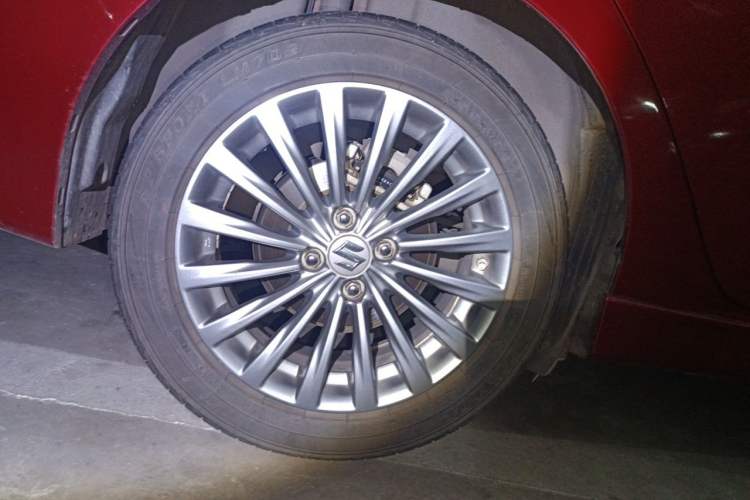 Used Suzuki Alivio 2015 1.6L Automatic Enjoyment Model Right Front Wheel Hub