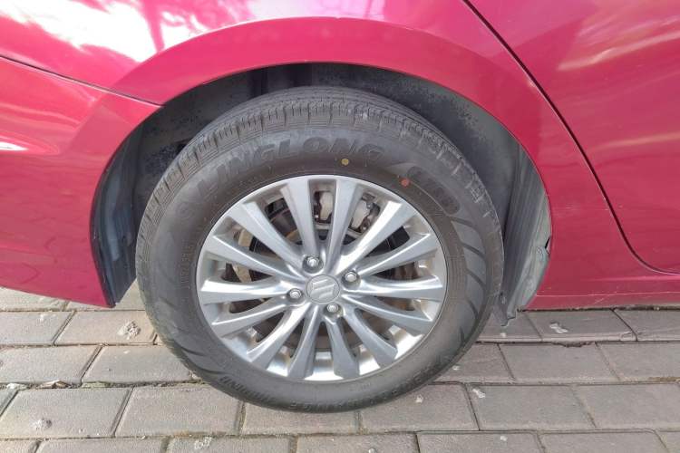 Used Suzuki Alivio 2015 1.6L Manual Comfort Model Right Rear Wheel Hub