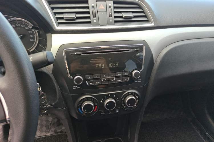 Used Suzuki Alivio 2015 1.6L Manual Comfort Model Audio And AC Panel