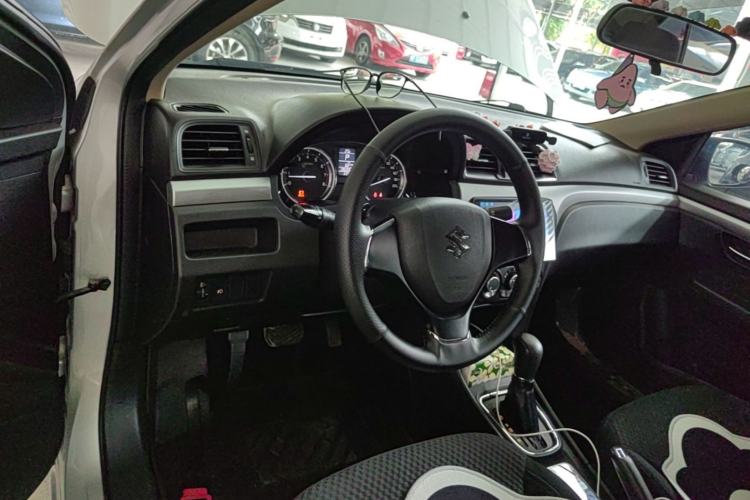 Used Suzuki Alivio 2015 1.6L Automatic Comfort Model Center Console