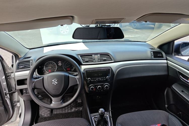 Used Suzuki Alivio 2015 1.6L Manual Comfort Model Center Console