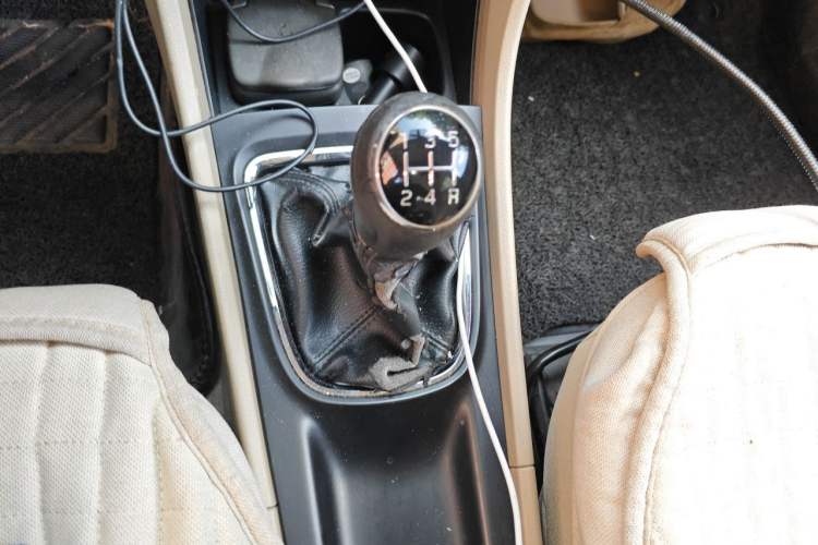 Used Suzuki Alivio 2015 1.6L Manual Comfort Model Gear Lever
