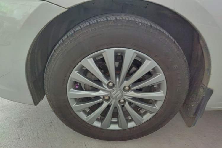 Used Suzuki Alivio 2015 1.6L Automatic Comfort Model Left Front Wheel Hub