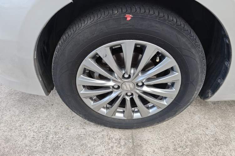 Used Suzuki Alivio 2015 1.6L Manual Comfort Model Left Front Wheel Hub