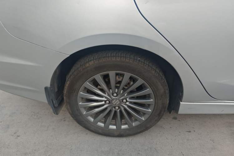 Used Suzuki Alivio 2015 1.6L Manual Enjoyment Model Right Rear Wheel Hub
