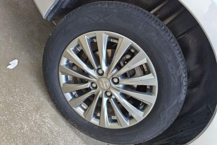 Used Suzuki Alivio 2015 1.6L Manual Comfort Model Right Rear Wheel Hub
