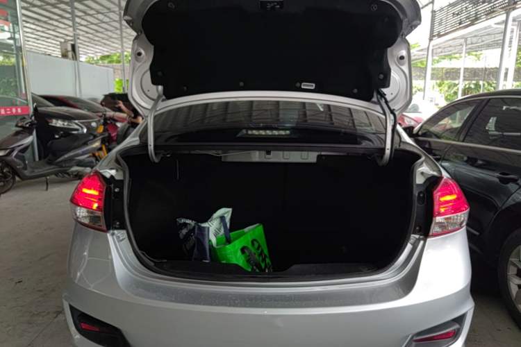 Used Suzuki Alivio 2015 1.6L Automatic Comfort Model Trunk