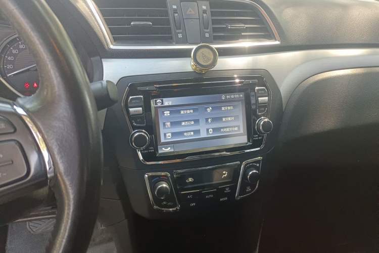 Used Suzuki Alivio 2015 1.6L Automatic Luxury Model Audio And AC Panel