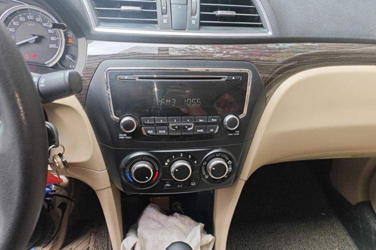 Used Suzuki Alivio 2015 1.6L Automatic Comfort Model Audio And AC Panel