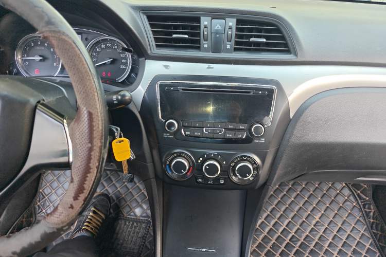 Used Suzuki Alivio 2015 1.6L Manual Comfort Model Audio And AC Panel
