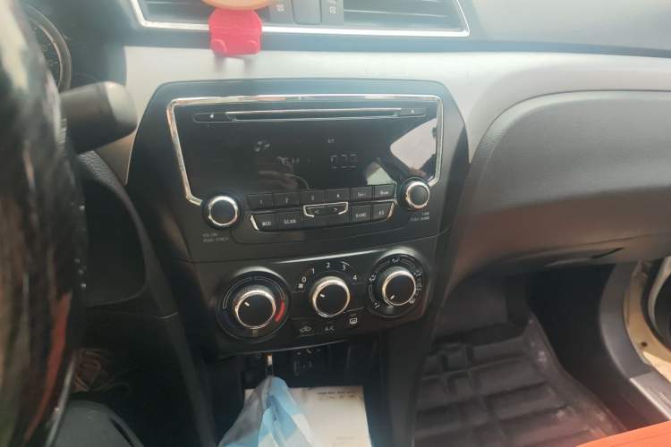 Used Suzuki Alivio 2015 1.6L Manual Comfort Model Audio And AC Panel