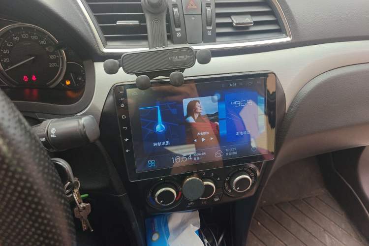 Used Suzuki Alivio 2015 1.6L Manual Comfort Model Audio And AC Panel