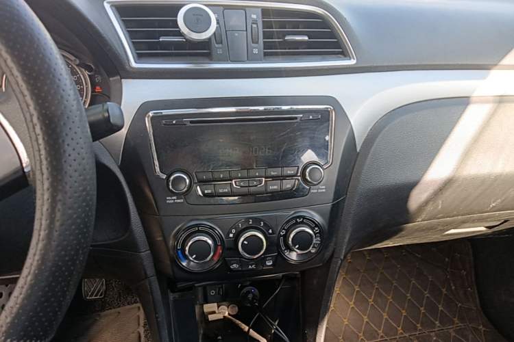 Used Suzuki Alivio 2015 1.6L Manual Comfort Model Audio And AC Panel