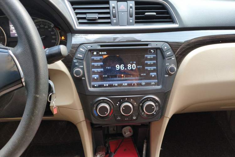 Used Suzuki Alivio 2015 1.6L Manual Comfort Model Audio And AC Panel