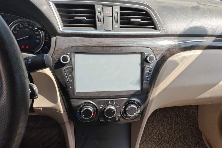 Used Suzuki Alivio 2015 1.6L Manual Comfort Model Audio And AC Panel