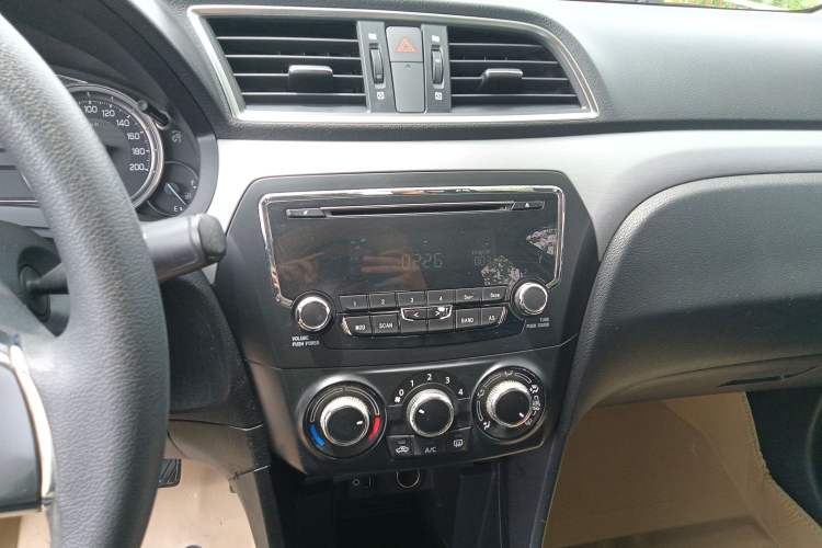 Used Suzuki Alivio 2015 1.6L Manual Comfort Model Audio And AC Panel