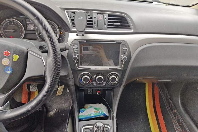 Used Suzuki Alivio 2015 1.6L Manual Comfort Model Audio And AC Panel