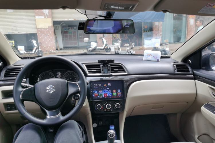 Used Suzuki Alivio 2015 1.6L Manual Comfort Model Center Console