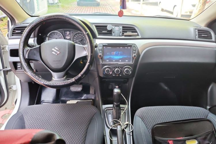 Used Suzuki Alivio 2015 1.6L Automatic Comfort Model Center Console