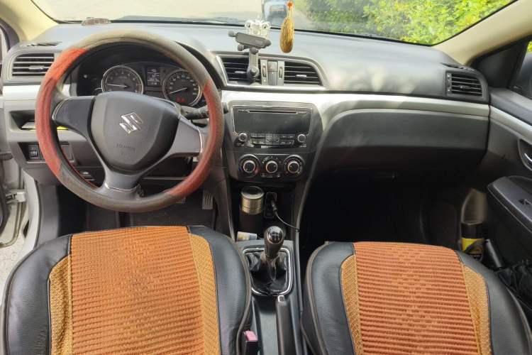 Used Suzuki Alivio 2015 1.6L Manual Comfort Model Center Console