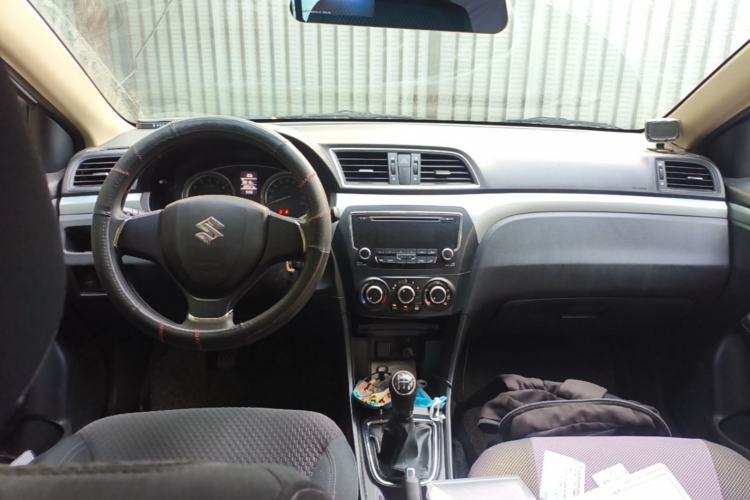 Used Suzuki Alivio 2015 1.6L Manual Comfort Model Center Console