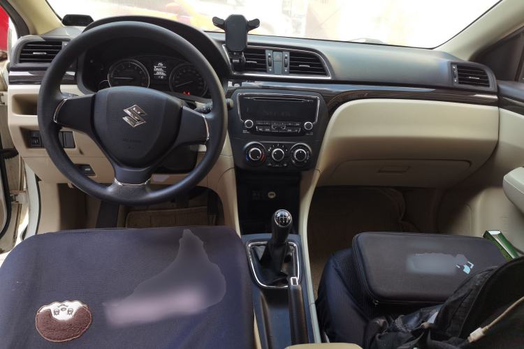 Used Suzuki Alivio 2015 1.6L Manual Comfort Model Center Console