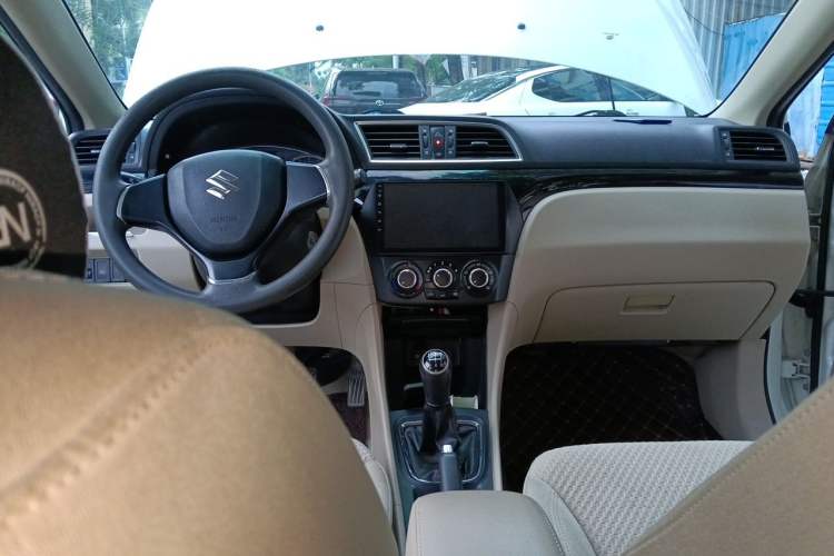 Used Suzuki Alivio 2015 1.6L Manual Comfort Model Center Console