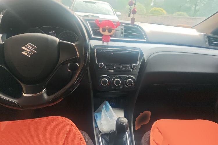 Used Suzuki Alivio 2015 1.6L Manual Comfort Model Center Console