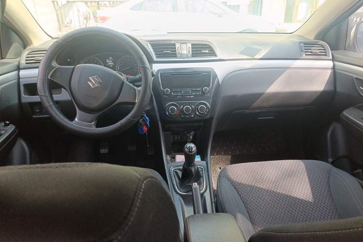 Used Suzuki Alivio 2015 1.6L Manual Comfort Model Center Console