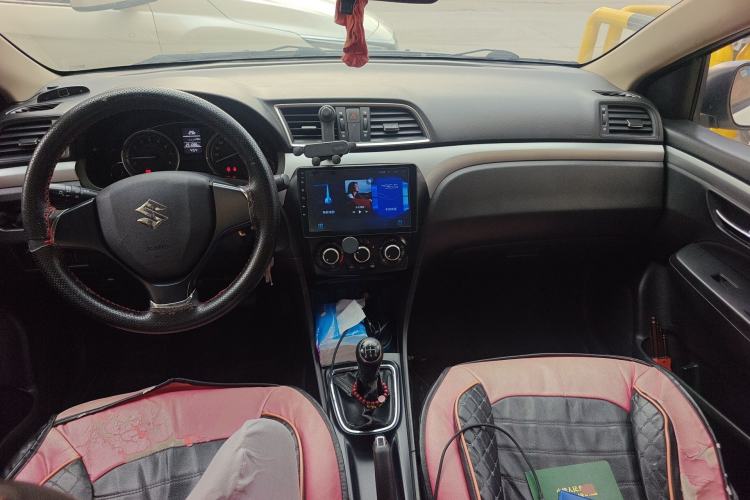 Used Suzuki Alivio 2015 1.6L Manual Comfort Model Center Console