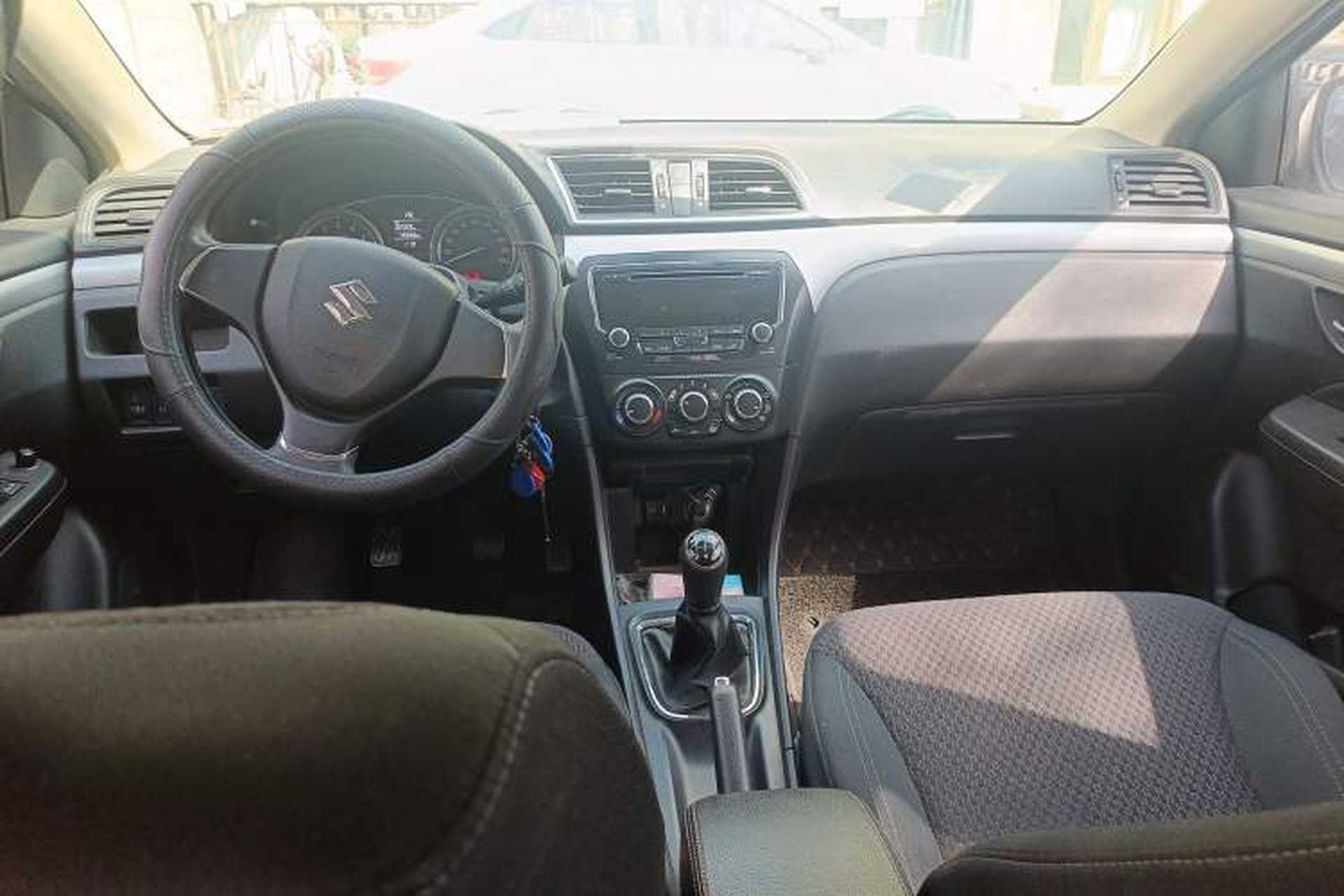 Used Suzuki Alivio 2015 1.6L Manual Comfort Model Center Console