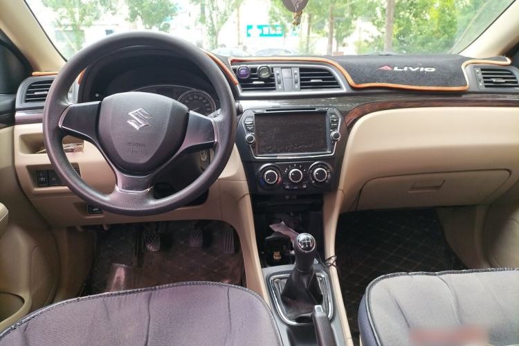 Used Suzuki Alivio 2015 1.6L Manual Comfort Model Center Console
