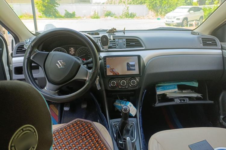 Used Suzuki Alivio 2015 1.6L Manual Comfort Model Center Console