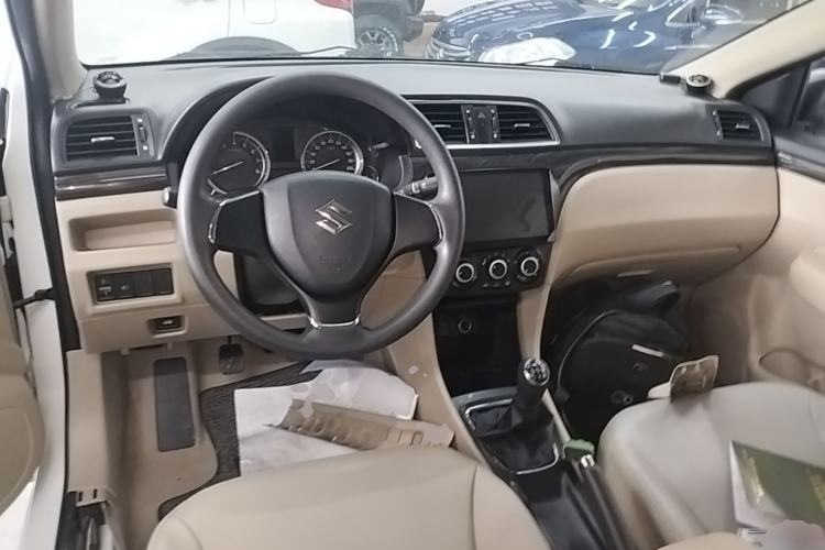 Used Suzuki Alivio 2015 1.6L Manual Comfort Model Center Console