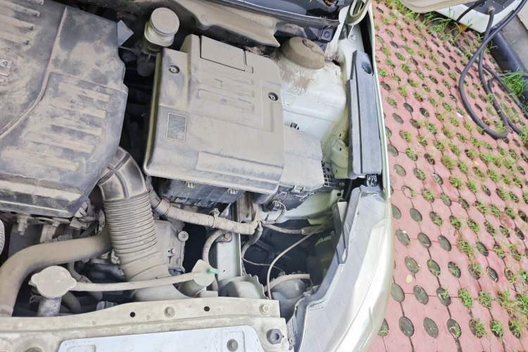 Used Suzuki Alivio 2015 1.6L Automatic Comfort Model Engine Bay Left
