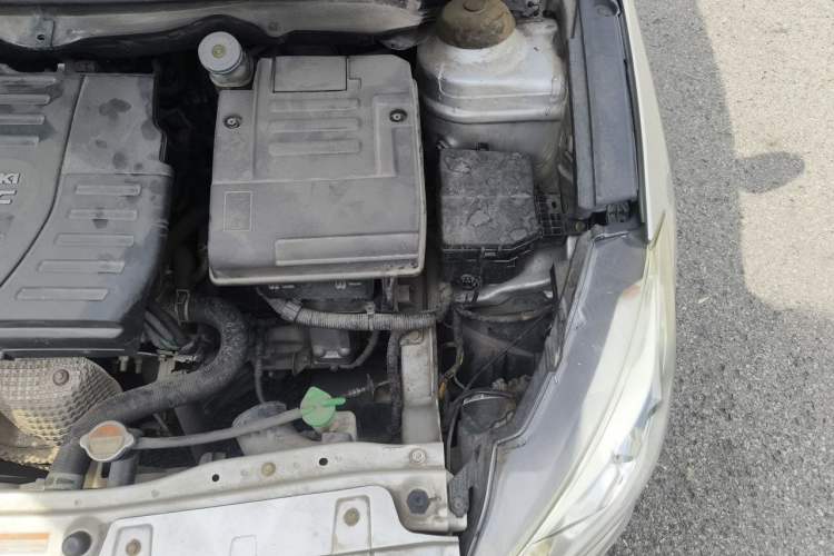Used Suzuki Alivio 2015 1.6L Manual Comfort Model Engine Bay Left