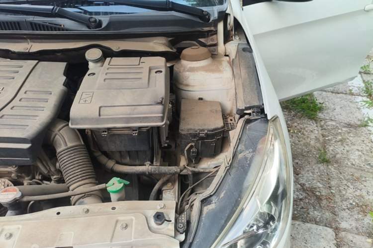 Used Suzuki Alivio 2015 1.6L Manual Comfort Model Engine Bay Left