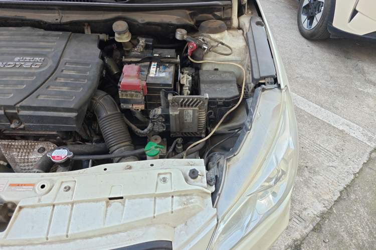 Used Suzuki Alivio 2015 1.6L Manual Comfort Model Engine Bay Left